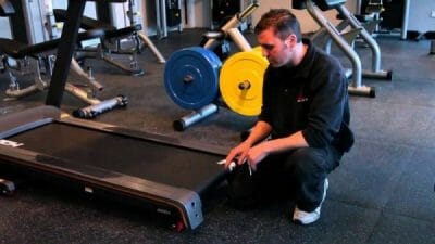 Cách điều chỉnh băng tải máy chạy bộ bị lệch